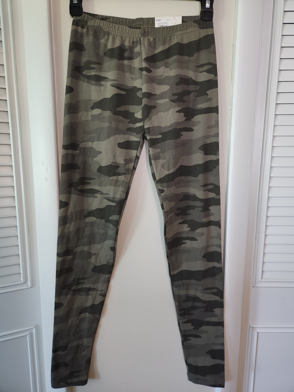 SO Women's Camo Skinny Jeans in Olive Green